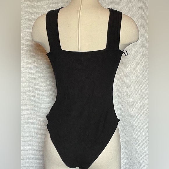 Adelaide V neck bodysuit with O ring - Picture 2 of 6